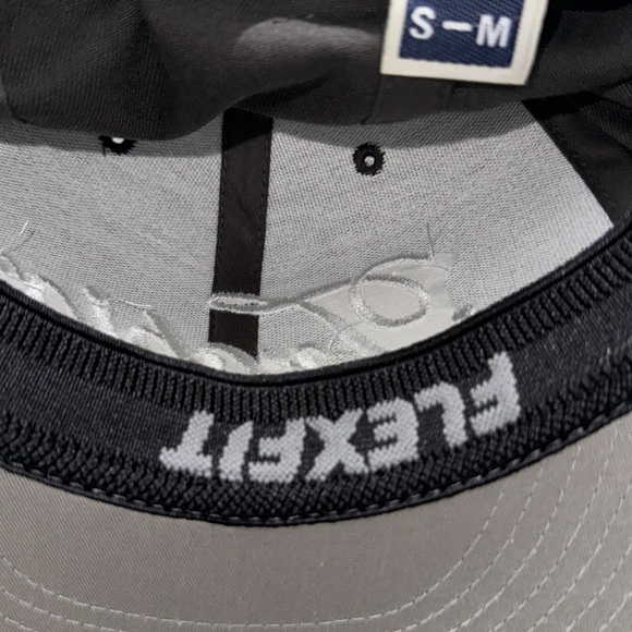 Flexfit Men's White and Grey “Tropix”  Logo Hat Size S/M - Picture 6 of 6